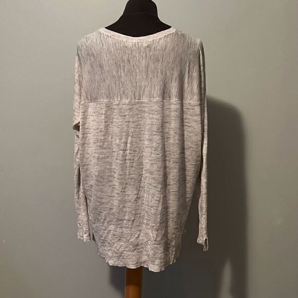 Primark Women's Gray High Low Hem Side Vent V-Neck Long Sleeve Top - Picture 3 of 7